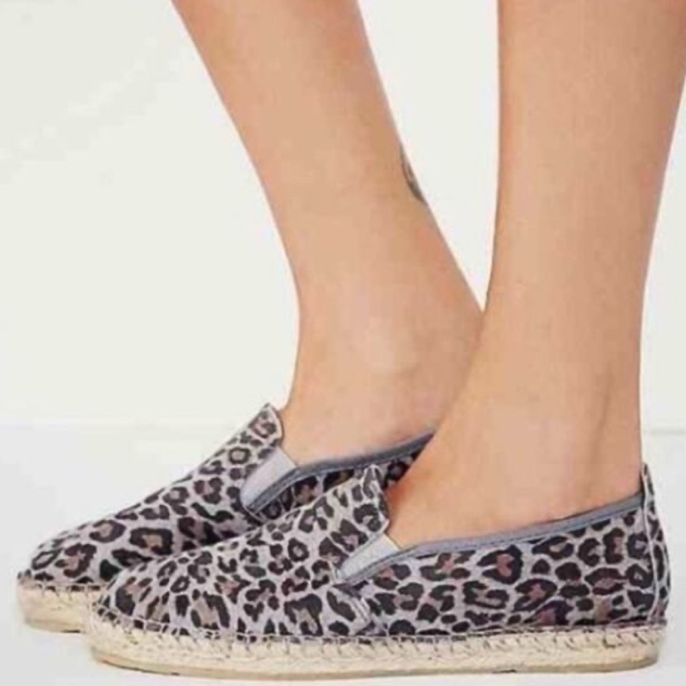 ❤️’FREE PEOPLE’ GRAY LEOPARD ESPADRILLE STYLE FLAT~SIZE 7.5 (38)